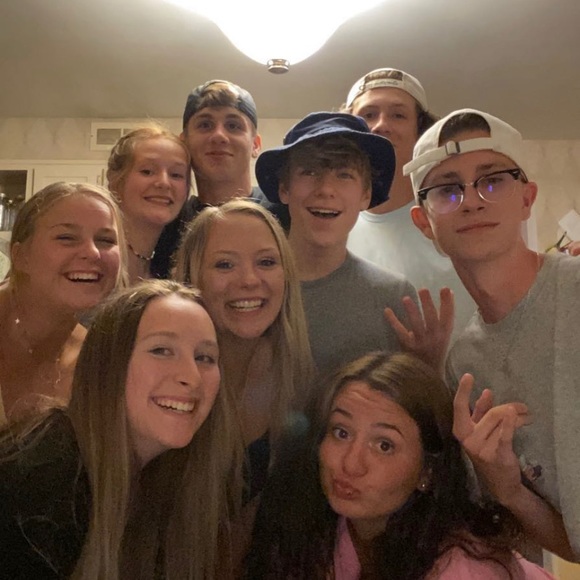 Meet your Posher, Megan - Picture 1 of 4